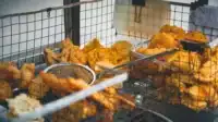 Jualan di Pasar Tradisional