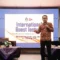 Wakil Dekan I FEBI IAIN Pontianak, Dr. Rasiam, M.A., memaparkan materi tentang integrasi ekonomi dan keuangan syariah dalam pembangunan nasional dan daerah pada Guest Lecture Internasional di Jambi, Rabu (12/11/2025).