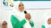 akcom-property Fatimah resmi ditetapkan sebagai Ketua PC Fatayat NU Kota Pontianak masa khidmat 2025–2030 dalam Konfercab III yang digelar di Aula Rumah Dinas Ketua DPRD Kota Pontianak, Selasa (24/12/2025). Penetapan ini menjadi momentum konsolidasi dan penguatan peran Fatayat NU sebagai mitra strategis pembangunan sosial di Kota Pontianak.