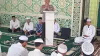 polri-go-pesantren-kuburaya Kasat Binmas Polres Kubu Raya memberikan penyuluhan kepada santri pesantren