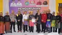 Pengurus mengikuti prosesi pelantikan KKSS Sekadau periode 2026–2031 bersama para tamu undangan resmi.